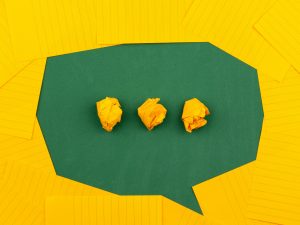 LearnOnline Self-study English Language - yellow notepad paper making up a speech bubble with green background
