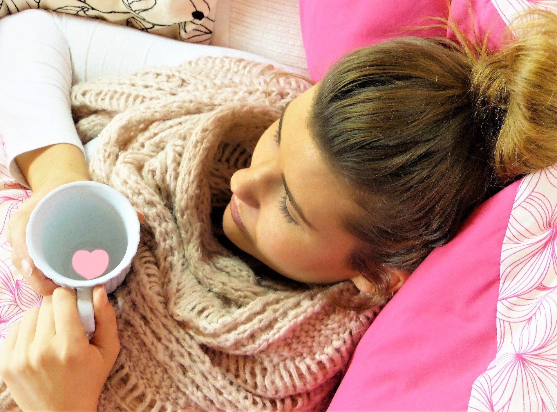 LearnOnline Safeguarding LearnOnline Safeguarding Woman sat against pink pillow with cup that has pink heart floating in it