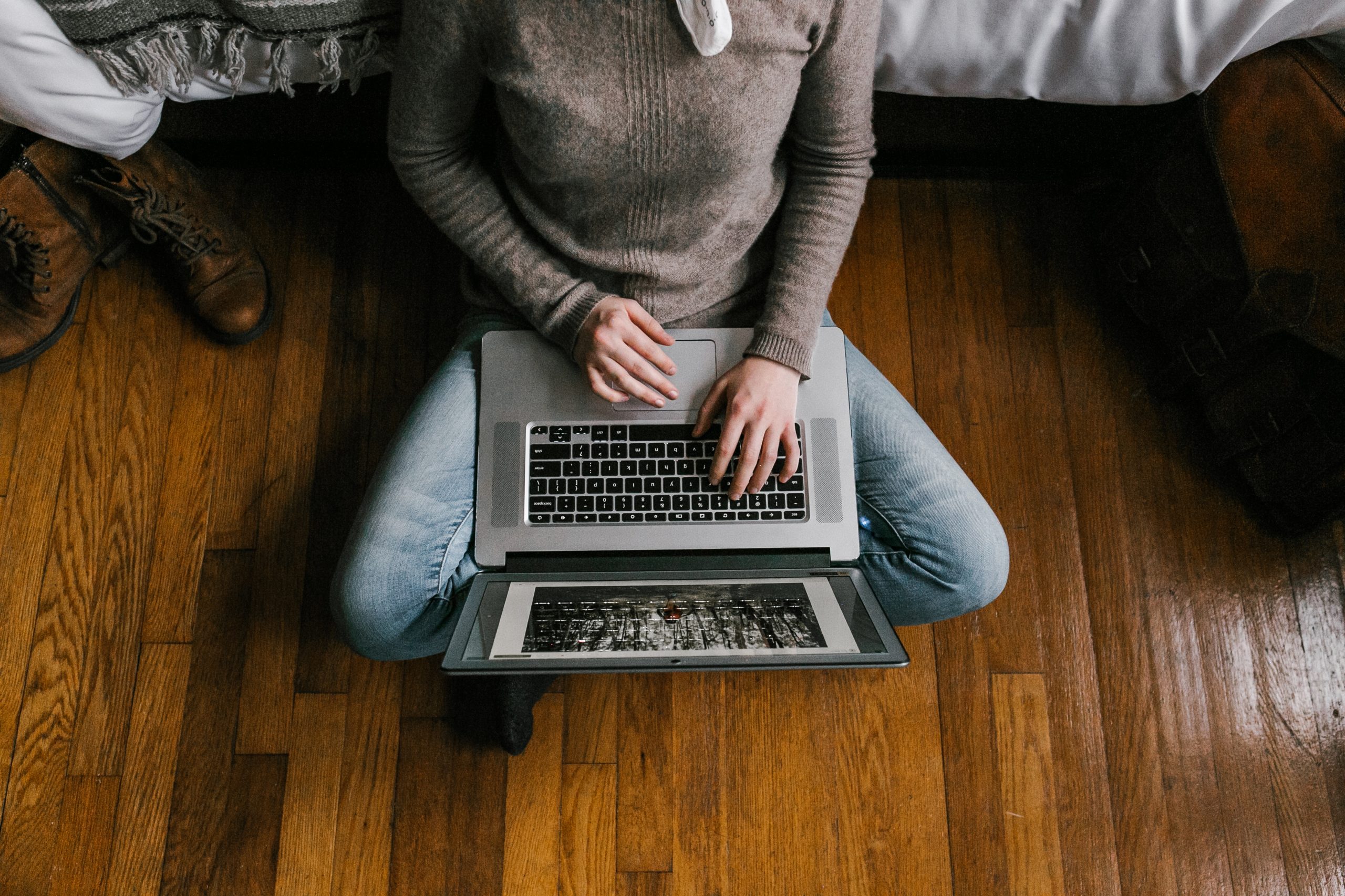LearnOnline Home Education - coursework Woman sat on floor with laptop