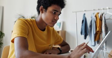 Resit A levels news article 16-18 year old studying on a tablet